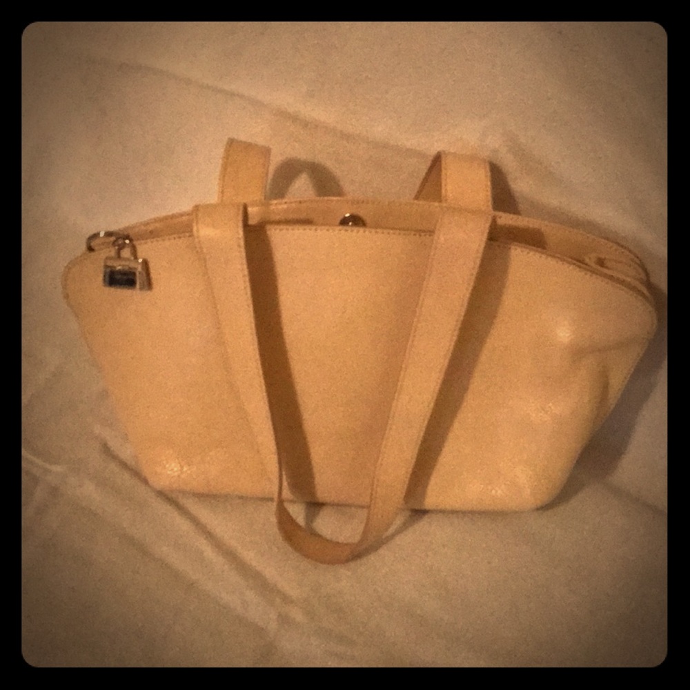 Woman’s bag - Picture 1 of 3